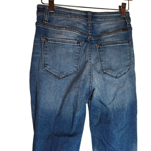 Kan Can Cropped Light Wash Raw Hem Distressed Denim Jeans - Picture 6 of 7